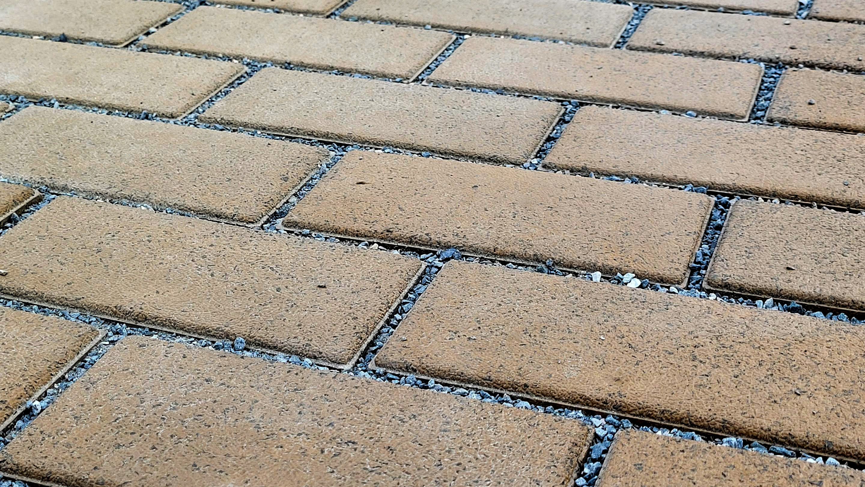 Permeable-Paver-with-8-stone-close-up